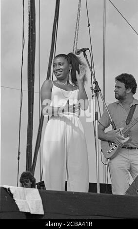 Carol Kenyon e Jim Mullen, Capital Jazz Festival, Knebworth House, Herts, luglio 1982. Foto Stock