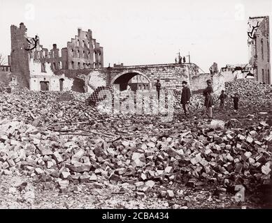 Rovine alla fine di Richmond e Petersburg Railroad Bridge, Richmond, 1861-65. Precedentemente attribuito a Mathew B. Brady. Foto Stock