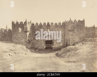 J e n. xe9;rusalam. Porte de Damas ou des colonnes (Bab-el-Ahmoud), 1860 o più tardi. Foto Stock