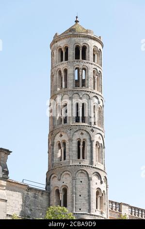 Il campanile della Cattedrale di Uzès (Cattedrale di Saint-Theodorit d'Uzes) è una ex cattedrale cattolica romana situata nella città di Uzes, un francese del sud Foto Stock