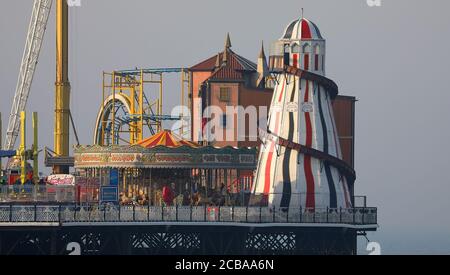 Helter Skelter alla fine del molo di Brighton Palace. Foto Stock