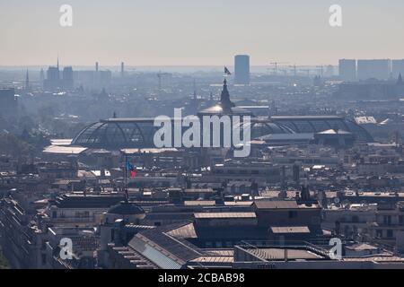 Parigi, Francia - Settembre 07 2016: Vista aerea del Grand Palais con Notre-Dame alle spalle. Foto Stock