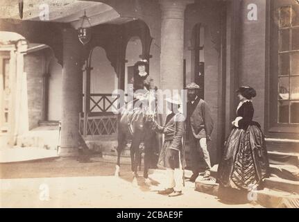 [Ritratto di gruppo: (L a R)Lady Canning, Major Jones and Lady Campbell, Barnes Court, Simla], 1860. Foto Stock