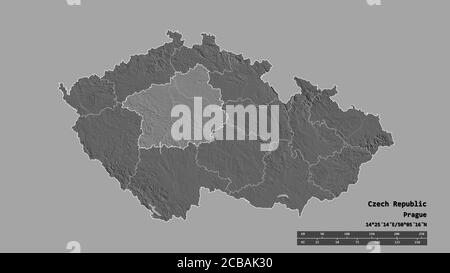 Forma desaturata della Repubblica ceca con la sua capitale, la principale divisione regionale e la zona separata di Středočeský. Etichette. Mappa elevazione bilivello. 3D ren Foto Stock