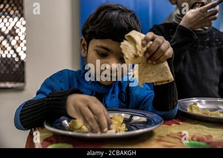 Gli orfani in un orfanotrofio cristiano con la scuola nel più grande quartiere cristiano Youhanabad, Lahore Punjab, Pakistan. Foto Stock