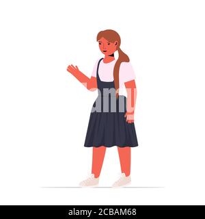 felice bambino bambina in casual trendy vestiti femmina cartone animato personaggio in piedi posa lunghezza intera isolato vettore illustrazione Illustrazione Vettoriale