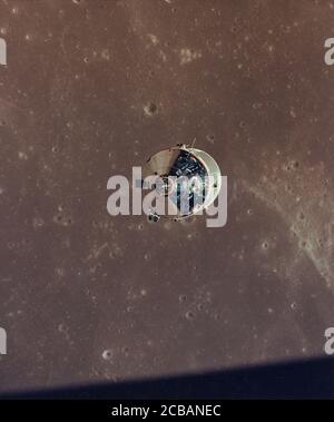 Moduli di comando e di servizio Apollo 11 fotografati dal modulo Lunar in Orbit, 1969. Foto Stock