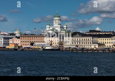 Piazza del mercato, la Cattedrale di Helsinki, l'Ambasciata Svedese e il Palazzo Presidenziale. Helsinki, Finlandia Foto Stock