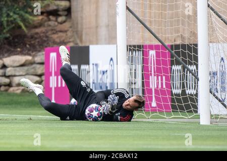 Lagos, Portogallo. 12 agosto 2020. Calcio: Champions League, FC Bayern in campo di allenamento in Algarve prima del torneo finale a Lisbona. Il portiere Manuel Neuer del FC Bayern Munich si allena durante una sessione di allenamento su un campo da calcio presso il team hotel di Tor. Credit: Attias Balk/dpa/Alamy Live News Foto Stock