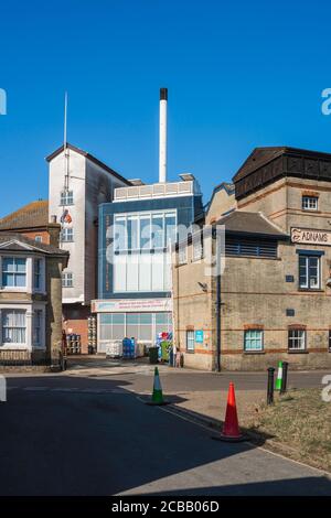 Adnams Southwold, vista dell'edificio del birrificio Adnams Sole Bay nel centro di Southwold, East Anglia, Inghilterra, Regno Unito Foto Stock