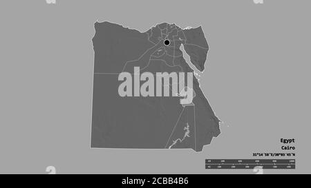 Forma desaturata dell'Egitto con la sua capitale, la principale divisione regionale e l'area separata del Qina. Etichette. Mappa elevazione bilivello. Rendering 3D Foto Stock