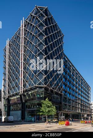 Ripresa durante il blocco di Covid 19, vista obliqua dell'elevazione nord ed est, guardando a sud est da Cannon Street. Foggo Associates Cannon Street Station Foto Stock