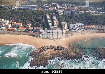 Durban, Kwa-Zulu Natal / Sudafrica - 08/03/2020: Foto aerea della spiaggia di Umhloti Foto Stock