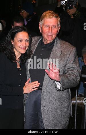 ***FILE PHOTO*** Sumner Redstone è passato via a 97. Sumner Redstone. New York. 2002. Credit: John Barrett/PHOTOlink/MediaPunch Foto Stock