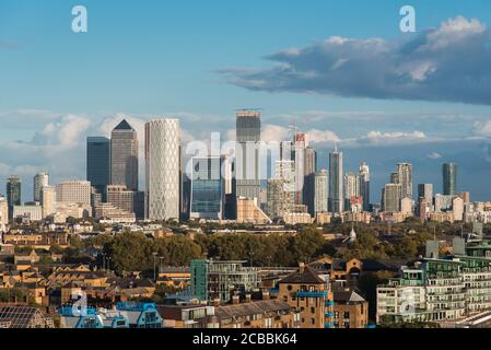 Vista elevata del quartiere finanziario di Canary Wharf in città Di Londra Foto Stock