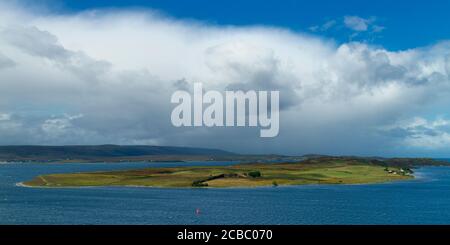 Isola di Ewe e boa marcatura sottomarino nucleare z berth, Loch Ewe Foto Stock