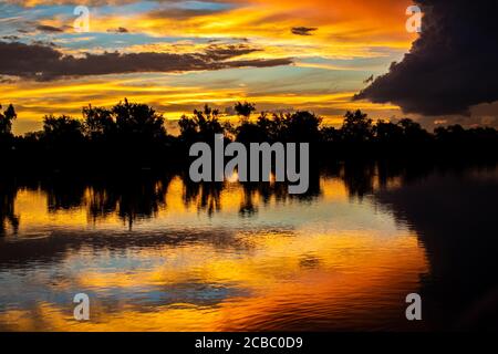 Tempi di tramonto nella mia casa di campagna a Buenos Aires, Argentina Foto Stock