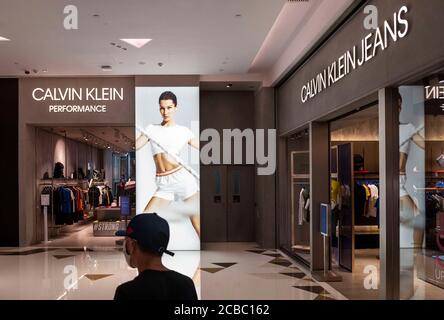 Hong Kong, Cina. 7 agosto 2020. Il marchio multinazionale di moda americano Calvin Klein Jeans negozio a Hong Kong. Credit: Budrul Chukrut/SOPA Images/ZUMA Wire/Alamy Live News Foto Stock