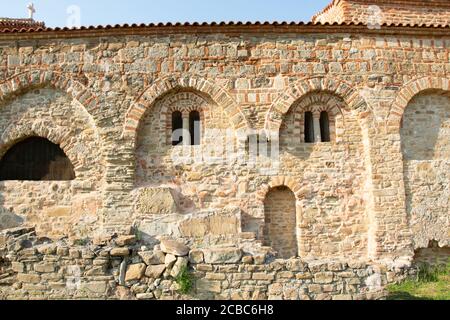 Dettagli architettonici della Chiesa di Sant'Antonio (conosciuta come Capo Skanderbeg) a Durres, Albania. Foto Stock