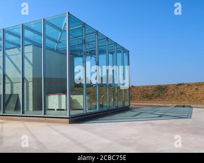 Interessante architettura moderna presso la stazione a razzo chiamata Rakenstation Hombroich, qui un edificio della fondazione Langen Foto Stock