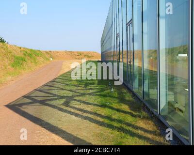 Interessante architettura moderna presso la stazione a razzo chiamata Rakenstation Hombroich, qui un edificio della fondazione Langen Foto Stock