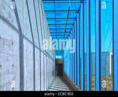 Interessante architettura moderna presso la stazione a razzo chiamata Rakenstation Hombroich, qui un edificio della fondazione Langen Foto Stock