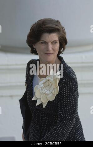 Austin, Texas USA, 6 settembre 2006: Servizi funebri per Nellie Connally, moglie dell'ex governatore del Texas John Connally e ultima sopravvissuta della limousine presidenziale in cui il presidente John Kennedy morì nel 1963, tenutasi alla First United Methodist Church di Austin. Luci Johnson Turpin, figlia dell'ex presidente Lyndon Johnson e della First Lady Bird Johnson, arriva in chiesa. ©Bob Daemmrich Foto Stock