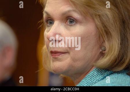 Austin, Texas USA, 10 settembre 2007: Elizabeth Edwards, moglie del candidato democratico alla presidenza John Edwards, parla ai giornalisti presso il quartier generale del Partito Democratico della Contea di Travis durante una raccolta fondi attraverso il Texas. ©Bob Daemmrich Foto Stock
