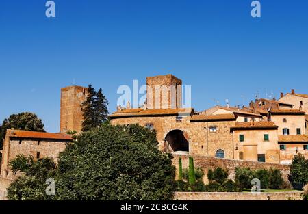 Tuscania-Italy - Paesaggio della città Foto Stock