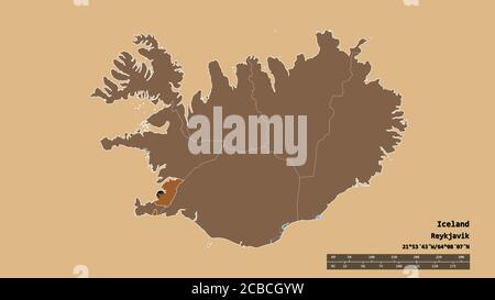 Forma desaturata dell'Islanda con la sua capitale, la principale divisione regionale e la zona separata di Höfuðborgarsvæði. Etichette. Composizione di textur modellato Foto Stock