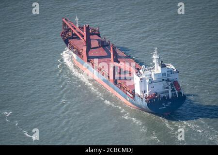 Nordsee, Germania. 07 agosto 2020. La nave da carico San Giovanni sta passando Borkum. Credit: Sina Schuldt/dpa/Alamy Live News Foto Stock