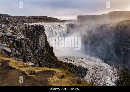 La seconda cascata più potente d'Europa -- Dettifoss, Islanda Foto Stock