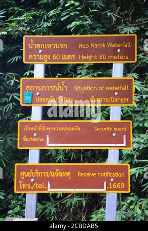 Cartelli che spiegano i dettagli nel Parco Nazionale di Khao Yai Foto Stock