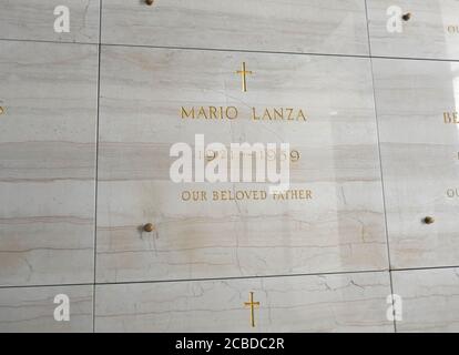 Culver City, California, USA 11 agosto 2020 UNA visione generale dell'atmosfera del tenore/attore Mario Lanza's grave nel Mausoleo al Cimitero di Santa Croce il 11 agosto 2020 a Culver City, California, USA. Foto di Barry King/Alamy Stock foto Foto Stock