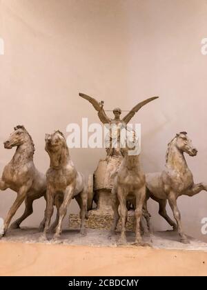 Statua della Dea Vittoria Riding su Quadriga, altare della Patria, Roma, Foto Stock