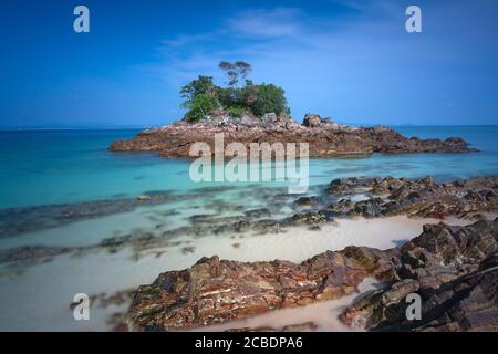 La vista mistica di Pulau Kapas (Isola di Kapas) a Terengganu, Malesia. Foto Stock