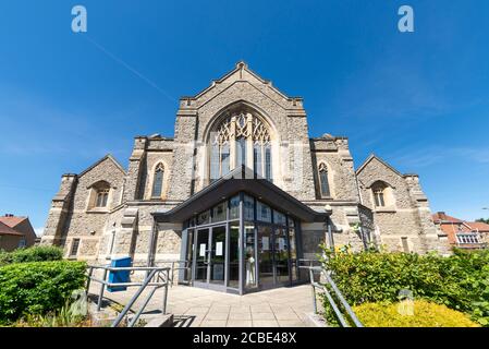 Kings Road United Reformed Church, Westcliff on Sea, Southend, Essex, Regno Unito. URC è una chiesa protestante cristiana. Precedentemente Crowstone di St. George Foto Stock