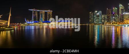 Singapore, Singapore - 15 LUGLIO 2020: Vista dello skyline di Singapore di notte Foto Stock