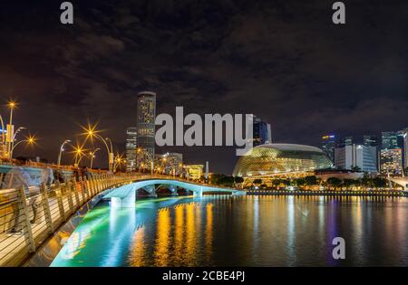 Singapore, Singapore - 15 LUGLIO 2020: Vista dello skyline di Singapore di notte Foto Stock