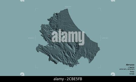 Regione d'Abruzzo, regione d'Italia, isolata su fondo solido in una scatola di delimitazione georeferenziata. Etichette. Mappa di elevazione colorata. Rendering 3D Foto Stock