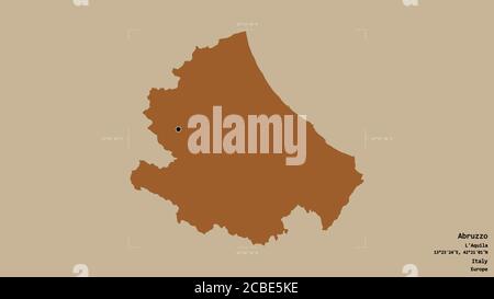 Regione d'Abruzzo, regione d'Italia, isolata su fondo solido in una scatola di delimitazione georeferenziata. Etichette. Composizione di texture con motivi. Rendering 3D Foto Stock