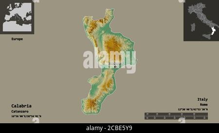 Forma della Calabria, regione d'Italia, e la sua capitale. Scala della distanza, anteprime ed etichette. Mappa di rilievo topografico. Rendering 3D Foto Stock