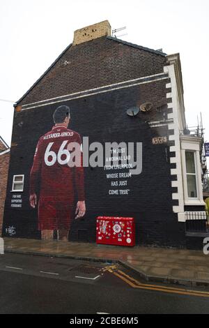 liverpool fc player trent alexander-arnold muro murale sybil strada vicino anfield liverpool inghilterra regno unito Foto Stock