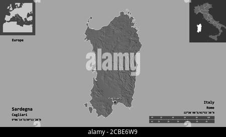 Forma della Sardegna, regione autonoma d'Italia, e la sua capitale. Scala della distanza, anteprime ed etichette. Mappa elevazione bilivello. Rendering 3D Foto Stock