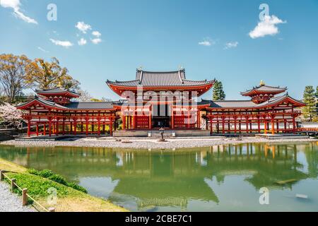 Tempio di Byodo-in con laghetto a Uji, Kyoto, Giappone Foto Stock