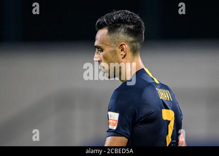 Il calciatore israeliano Eran Zahavi di Guangzhou R&F F.C. reagisce durante la quarta partita della Super League cinese (CSL) 2020 contro Jiangsu Suning F.C., città di Dalian, provincia di Liaoning della Cina nord-orientale, il 9 agosto 2020. Guangzhou R&F F.C. è stato sconfitto da Jiangsu Suning F.C. con 0-2. Foto Stock