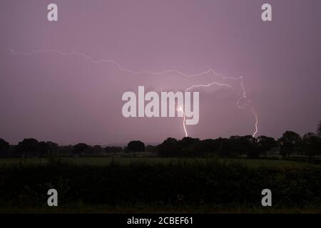 Spettacolare fulmine sciopero, Flintshire wales agosto 2020 Foto Stock