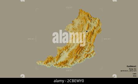 Area di Oudômxai, provincia del Laos, isolata su uno sfondo solido in un rettangolo di selezione georeferenziato. Etichette. Mappa di rilievo topografico. Rendering 3D Foto Stock