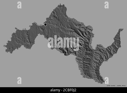 Forma di Leribe, distretto del Lesotho, con la sua capitale isolata su uno sfondo di colore solido. Mappa elevazione bilivello. Rendering 3D Foto Stock