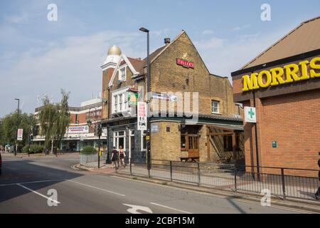 La casa pubblica di Beehive, Brentford High Street, Brentford, Middlesex, Regno Unito Foto Stock